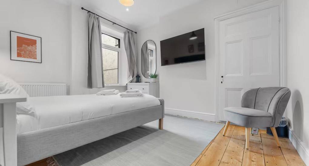 taff-house-cardiff-bedroom-one-alt-view.jpg