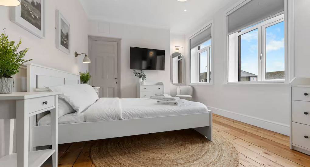 taff-house-cardiff-bedroom-three.jpg