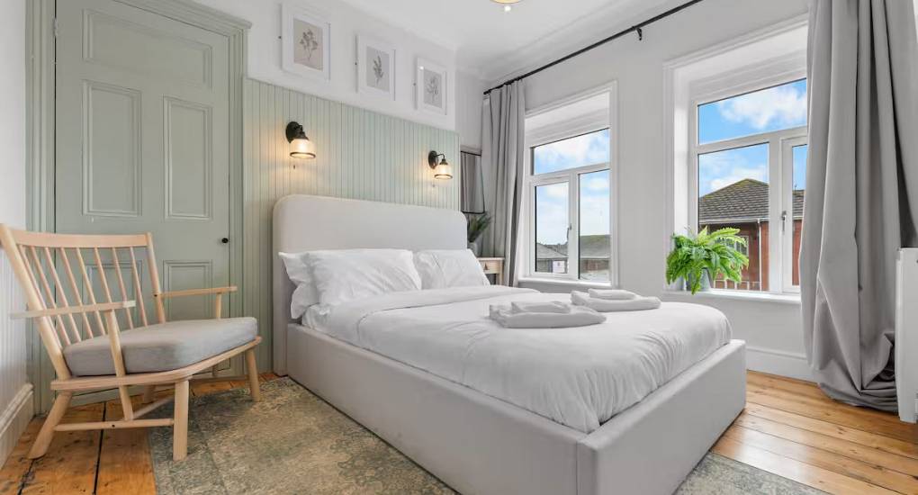 taff-house-cardiff-one-of-the-bedrooms.jpg