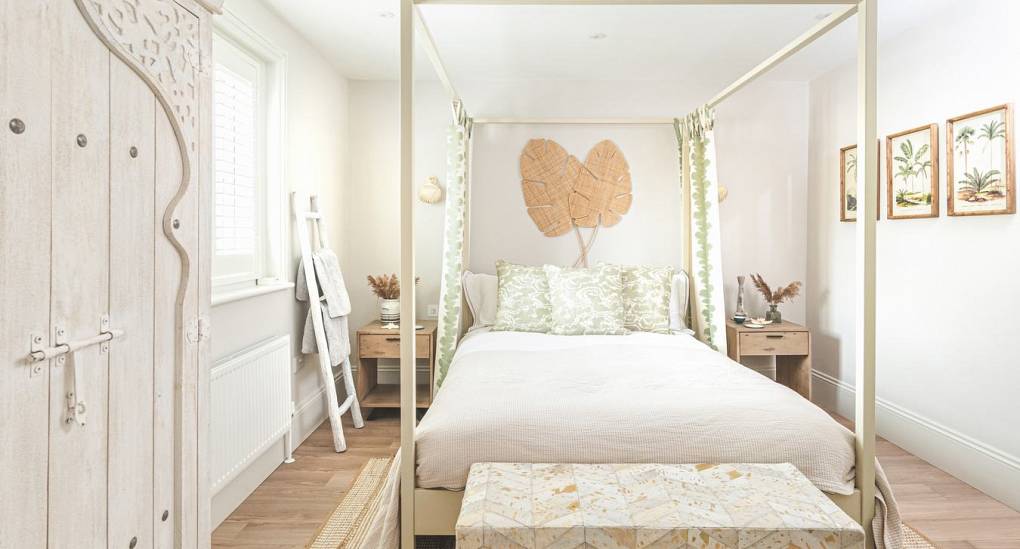 Bedroom 1 at The Drift: Luxury Bournemouth hen accommodation sleeping 4 with King bed, single bunks, and private en-suite.