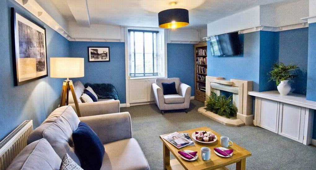 the-lounge-area-at-the-gloucestershire-hen-do-accommodation-deans-forest-retreat.jpg