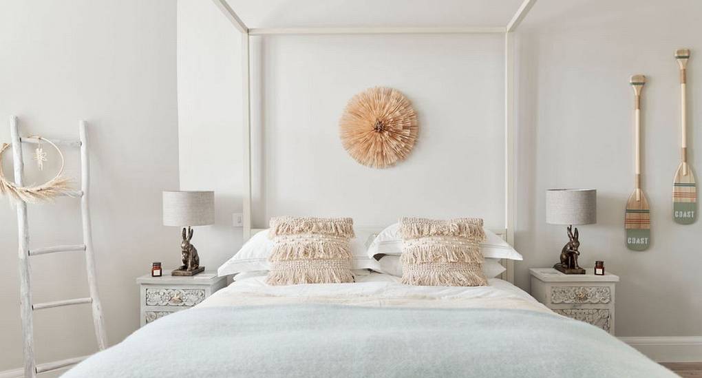 King-sized bedroom at The Shoreline: Premium Bournemouth hen do accommodation just 3 minutes from the beach.