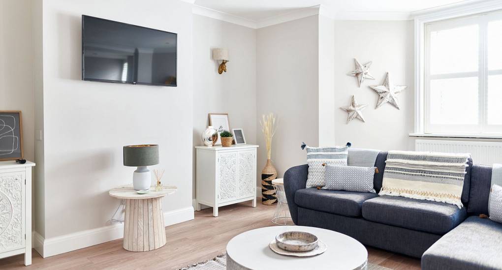 Luxury social lounge at The Shoreline: Large Bournemouth hen party house with comfortable seating for 20, moments from the beach.