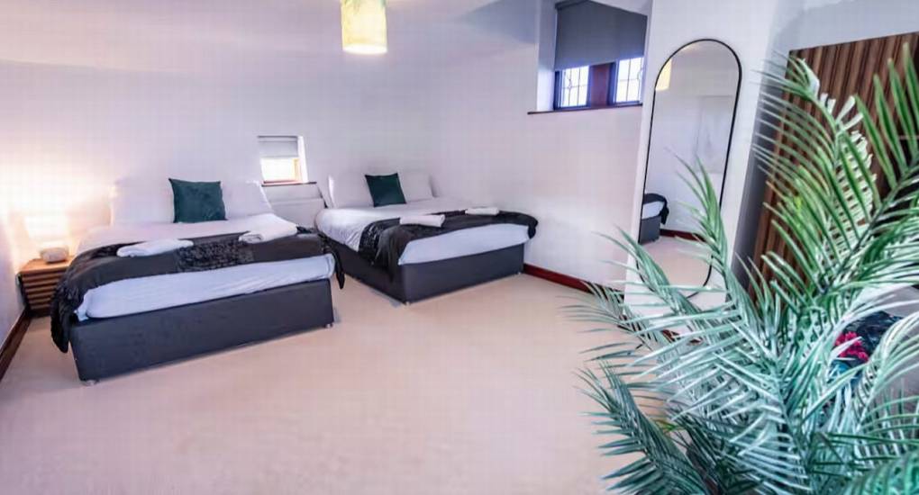 Bedroom at The Stabletree: Twin beds for a Hen Do near Manchester and Leeds