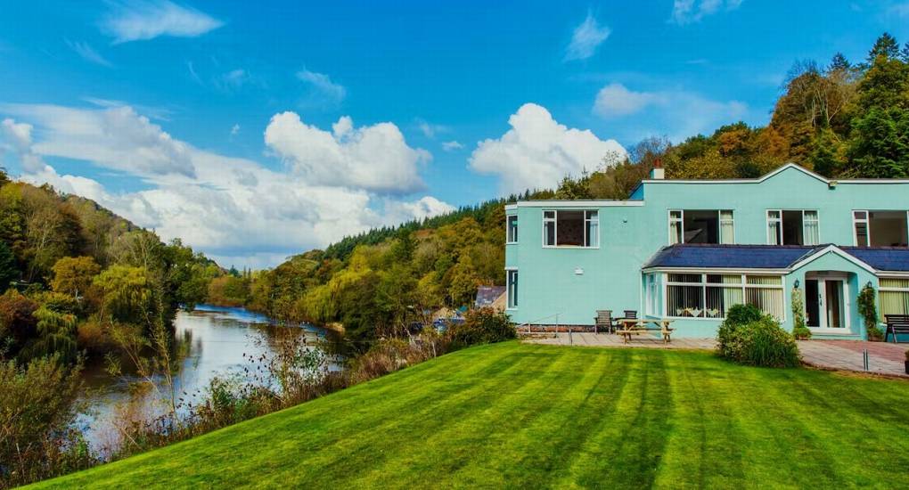 The beautiful landscape view of White Horse House overlooking the River Wye, ideal luxury Herefordshire hen weekend accommodation that sleeps 30 with stunning scenery.