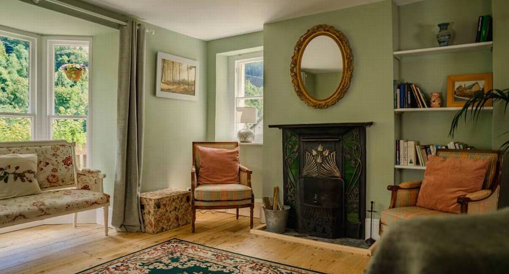 Large open plan lounge at the Wye House with large open plan bay windows.