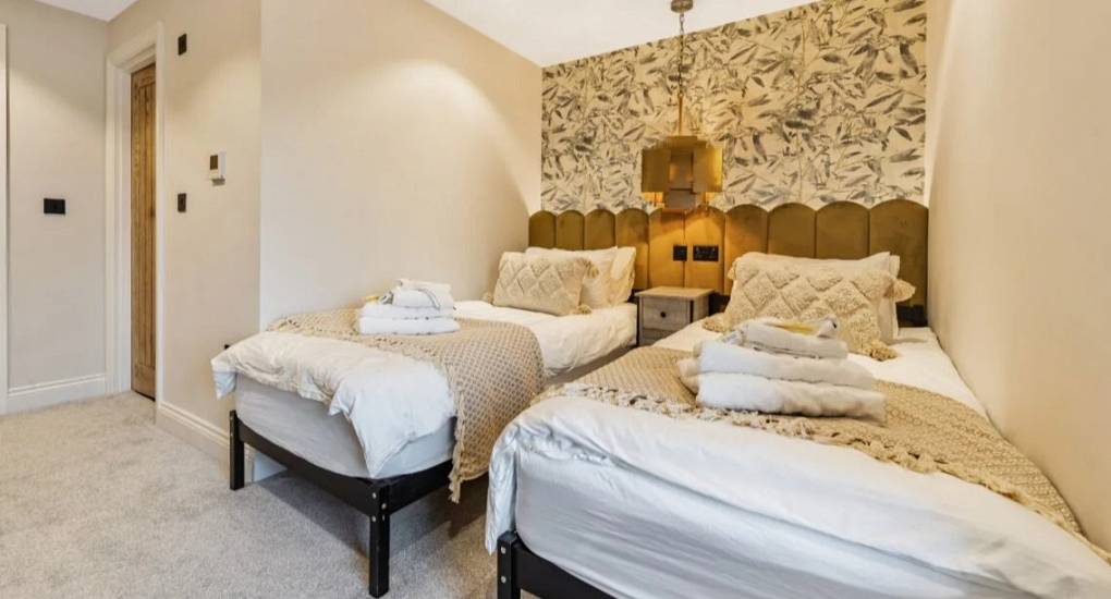 Twin room with two beds 