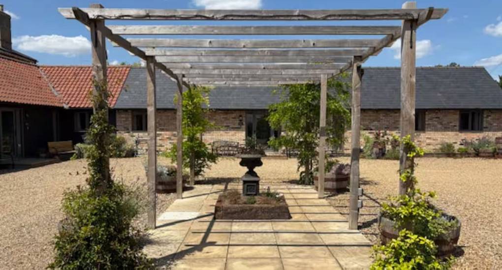 willow-barn-garden-pergola.jpg