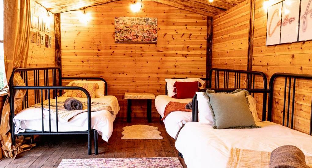 Separate lodge with three single beds