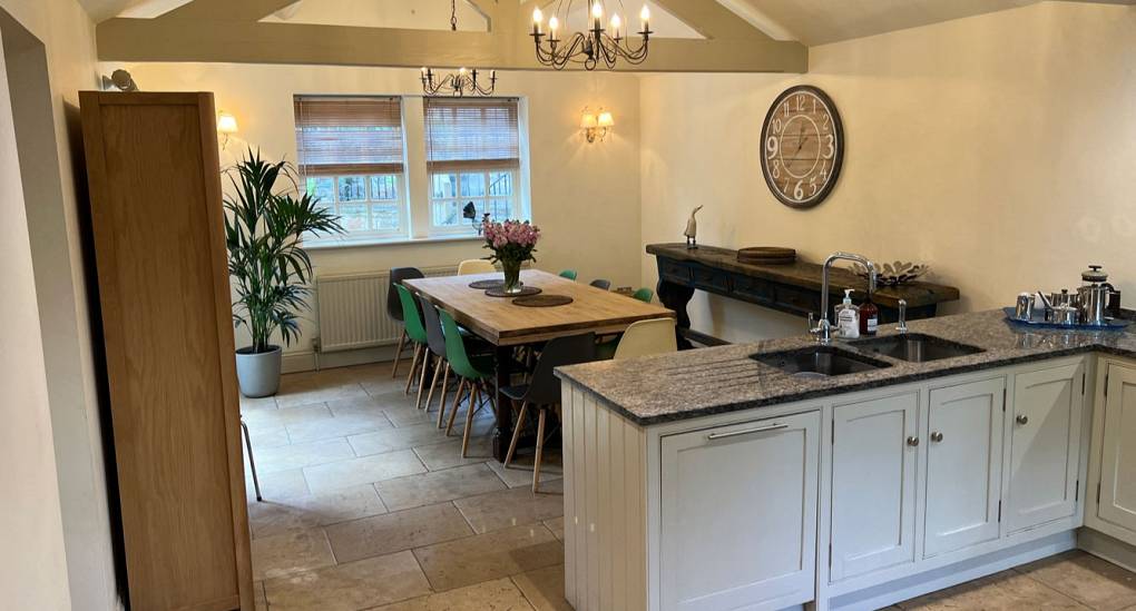 yorskshire-villa-kitchen-diner.jpg