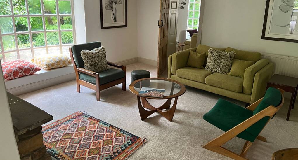 yorskshire-villa-lounge-area.jpg