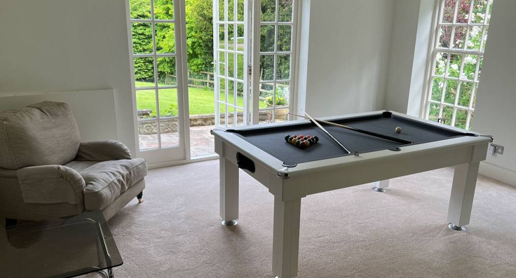 yorskshire-villa-pool-table.jpg