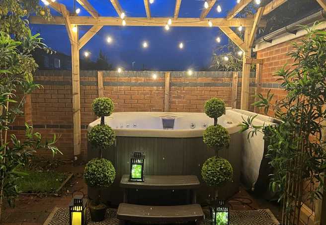 Chester Hot Tub 25